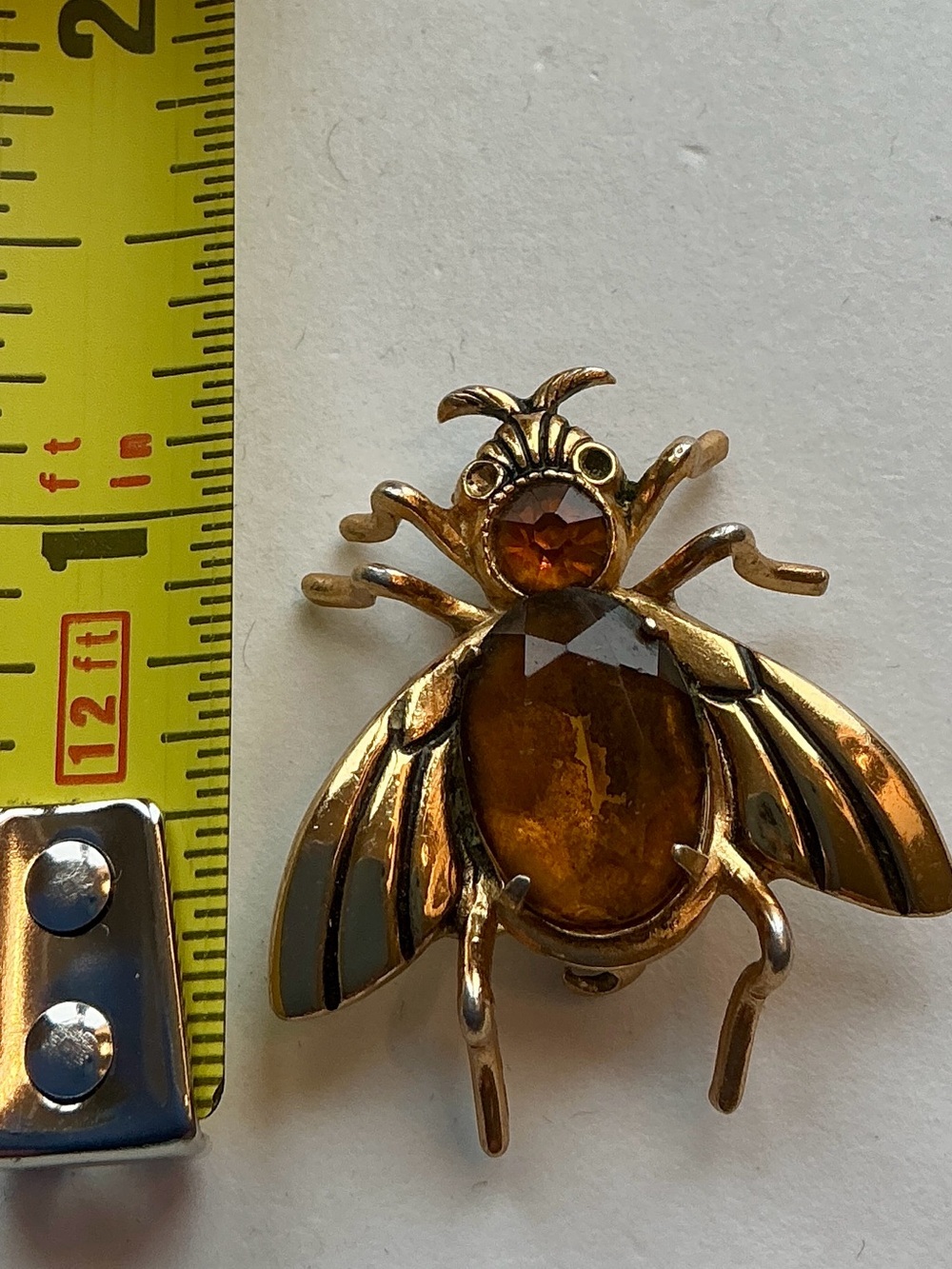 VTG ART Mode-Art Amber Glass Bee Insect Antenna Legs Brooch Gold Tone Pin 1 1/2”